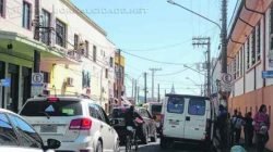 Fluxo de veículos é grande nas imediações das escolas do município nos horários de entrada e saída dos alunos