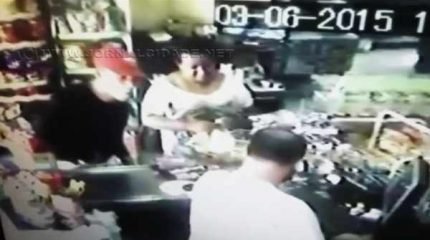 Imagens da câmera de segurança revelam ação de adolescente durante assalto no mercado