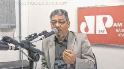 O advogado trabalhista Jouber Natal Turolla no estúdio da Rádio Excelsior Jovem Pan