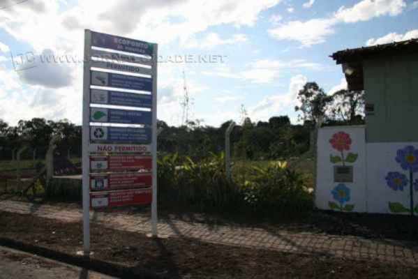 Localizado entre o Jardim Santa Eliza e Jardim das Paineiras, o bairro Jardim Figueira soma pouco mais de seis quarteirões