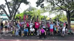Aulas da escolinha de skate acontecem todos os domingos na pista localizada no Lago Azul