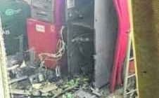 Bandidos explodem caixa no Santana, que ficou completamente destruído