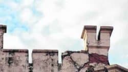 Reboco solto de estrutura situada na parte superior do Mercado Municipal de Rio Claro