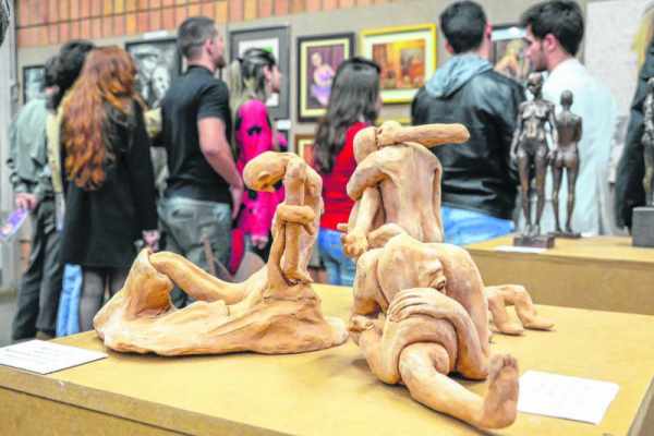 Exposição, que acontece no Centro Cultural Roberto Palmari, reúne 149 obras de 74 artistas