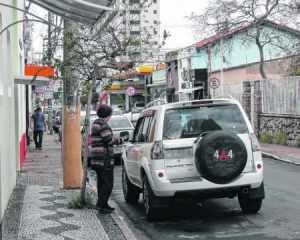 A temperatura caiu na manhã desse sábado (25) e deve continuar baixa nesta semana