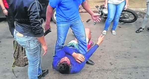 Menor tenta assaltar um comércio na Vila Olinda com um comparsa. Jovem tenta fugir, mas é abordado por uma das vítimas