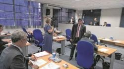 Em primeira discussão, apenas o PSDB e o Democratas votaram contrários ao aumento de cadeiras no legislativo