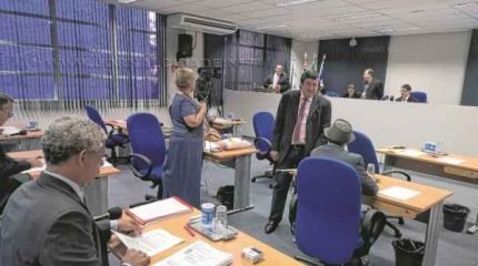 Em primeira discussão, apenas o PSDB e o Democratas votaram contrários ao aumento de cadeiras no legislativo