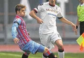 O lateral-esquerdo esteve no Cagliari, também da Itália, nas últimas três temporadas