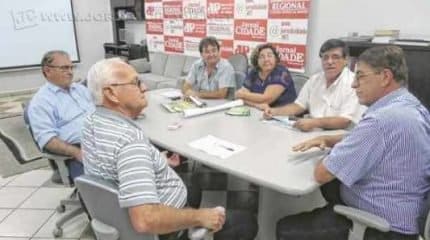 VISITA: os organizadores da 7ª Festa do Produtor Rural em visita ao Grupo JC de Comunicação, ao lado do ex-prefeito de Rio Claro, Lincoln Magalhães