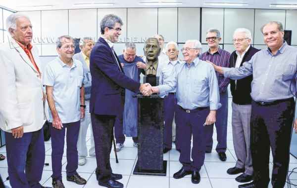 Na foto, diretores da Fundação Ulysses Guimarães inauguram sede do órgão dentro do Núcleo Administrativo Municipal