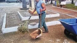 O jardineiro trabalha no local há 11 anos e torce todos os dias para encontrar informações sobre a mãe e outros familiares