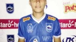 Davidy posa com a camisa do Rio Claro FC e com a camisa da seleção da China (Foto: Reprodução Facebook)