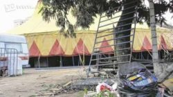 Lixo em frente a uma tenda do circo montado no Espaço Livre