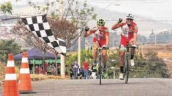 O futsal feminino obteve a medalha de ouro ao vencer Hortolândia por 12 a 1 e conquistar o bicampeonato nos Regionais
