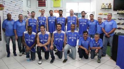 Elenco e comissão técnica do RC Basquete (foto ilustrativa)