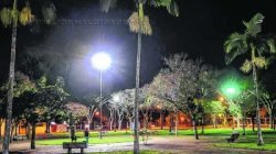 Iluminação da praça em frente ao campus da Unesp foi reforçada em julho pela prefeitura