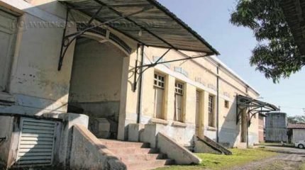 Localizado no extremo oeste do município, o Distrito de Batovi ainda apresenta alguns resquícios dos tempos áureos da ferrovia