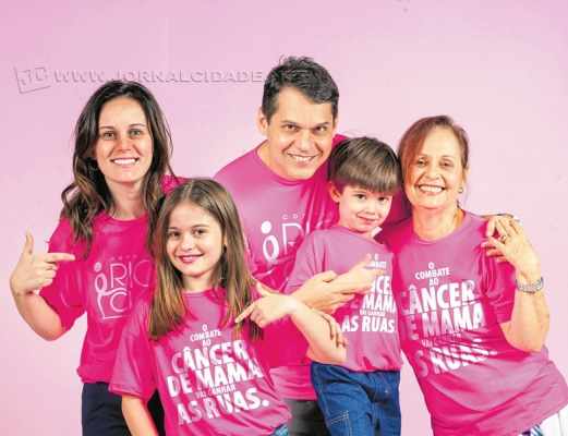 Dr. Mozart Gramiscelli Ferreira e sua família. Evento terá a renda revertida para a Rede Rioclarense de Combate ao Câncer e projetos sociais do Rotary Club (Foto: Diego Ocanhas)