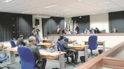 Imunidade do IPTU sobre os templos religiosos e alteração no comércio de lanches nas ruas também foram temas debatidos