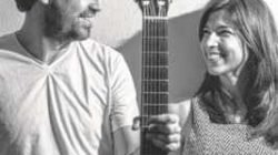 Formado por Emilio Moreira e Estela Manfrinato, o Duo Amoreira se apresenta nesta quinta-feira (13), às 20h30, no Centro Cultural