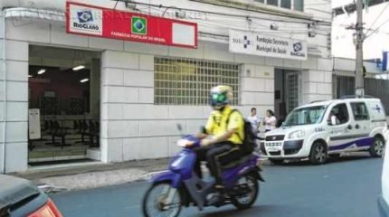 Fachada da Farmácia Popular que está situada na Avenida 2, entre as ruas 3 e 4, Centro