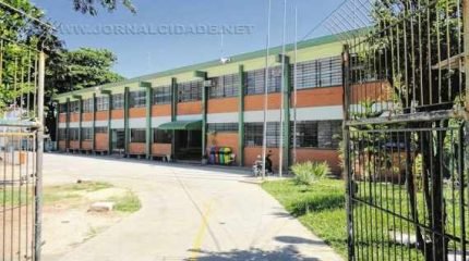 Escola estadual, localizada no bairro Vila Bela Vista, conta com um quadro docente de 40 professores