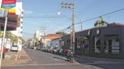 A população pode fazer solicitações de serviços na Ouvidoria do Município pelo telefone 3526-7145