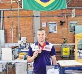 Luiz Felipe de Moraes de Souza, da unidade Senai RC, conquistou diploma de excelência em carpintaria na WorldSkills 2015