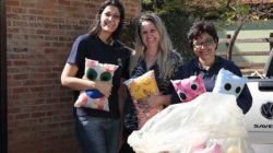 Os travesseiros divertidos foram confeccionados por artesãs da cidade e voluntárias