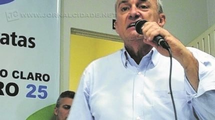 O ex-prefeito Nevoeiro Júnior (DEM) em discurso na campanha eleitoral de 2012, vencida por Du Altimari (PMDB)