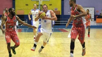 Com forte jogo coletivo, o time rio-clarense dominou toda a partida e ao abrir larga vantagem, administrou até o final