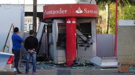 Equipamentos ficaram totalmente destruídos após a explosão