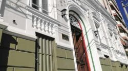 Fachada histórica do prédio da Sociedade Italiana de Rio Claro foi reestruturado. Porta de entrada e corrimão da escada foram preservados neste trabalho