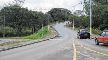 Desde que foi construído, diversos acidentes já aconteceram no viaduto, caminhões, ônibus e até um trator já caíram do local