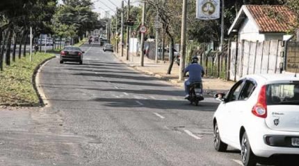 Com diversos estabelecimentos comerciais, o bairro abriga também duas escolas, uma UBS e o Centro de Habilitação Infantil