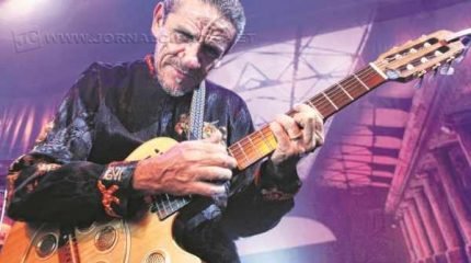 Cantor e compositor começou a carreira na década 70 e, desde então, não parou de se reinventar na música brasileira
