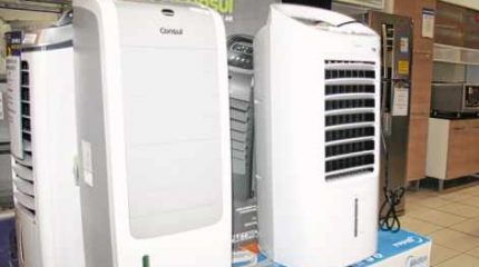 Climatizadores em exposição para venda em loja na Rua 3, Centro de Rio Claro