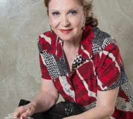 A organizadora da mostra, Enyd Lenita Mancino