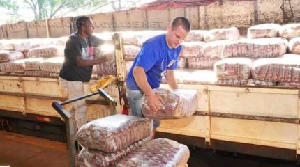 Os alimentos foram entregues na Secretaria de Agricultura, Abastecimento e Silvicultura, e serão encaminhados para entidades assistenciais.