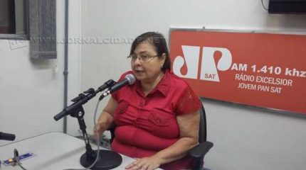 A vice-prefeita Olga Salomão durante o Jornal da Manhã, da Rádio Excelsior Jovem Pan News