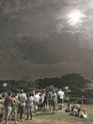 Muitas pessoas observaram o fenômeno no Lago Azul