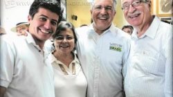 À esquerda, o vice-prefeito de Santa Gertrudes, Paulo Zemuner, em ato quando ainda estava filiado ao PT