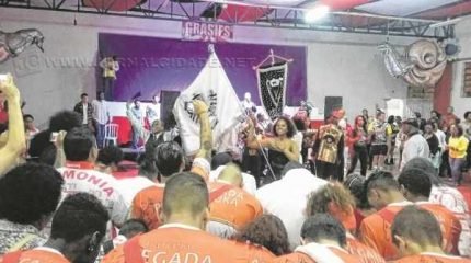 “Nos meus 60 anos diamantes de presentes para vocês” foi o tema-enredo apresentado pela escola de samba Grasifs - A Voz do Morro na quadra