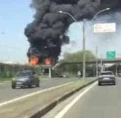 Fumaça do incêndio pode ser avistada de longe