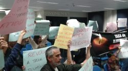 Manifestações tiveram início devido à taxa de iluminação e somam demandas a cada semana durante as sessões da Câmara