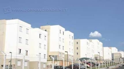 Segundo moradora Isaura Félix, parte do seu apartamento pegou fogo em 2014 em virtude de problemas na parte elétrica