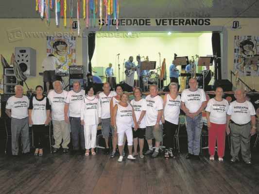 BAILE DE ANIVERSÁRIO: diretoria da Sociedade Veteranos preparou grande baile