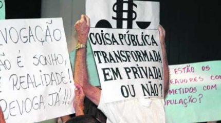 Manifestantes têm incomodado o legislativo, ao pedirem a revogação da “taxa” de iluminação pública