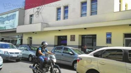 A sede atual da Associação Comercial e Industrial fica na Rua 3, entre as avenidas 8 e 10, na região central de Rio Claro